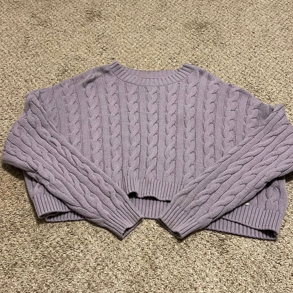 hollister cropped sweater🤍